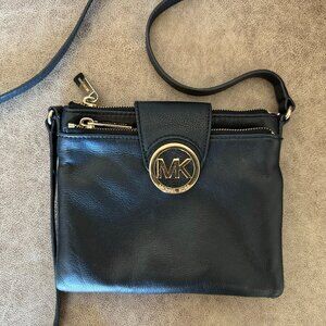 Michael Kors Fulton Pebbled Crossbody purse